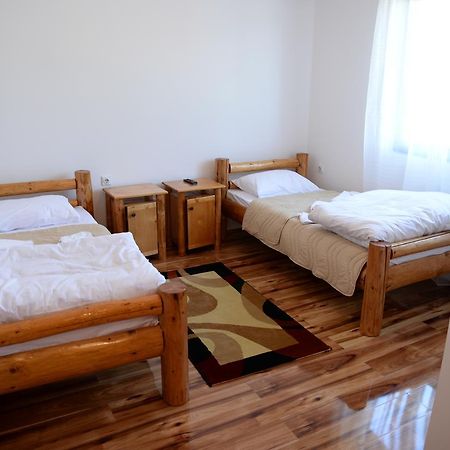 Motel Nacionalni Restoran Ognjiste Koruge Esterno foto