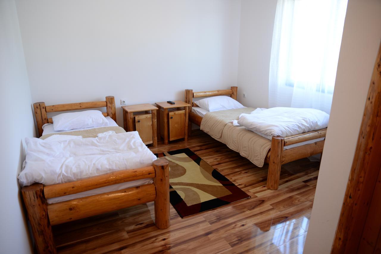 Motel Nacionalni Restoran Ognjiste Koruge Esterno foto