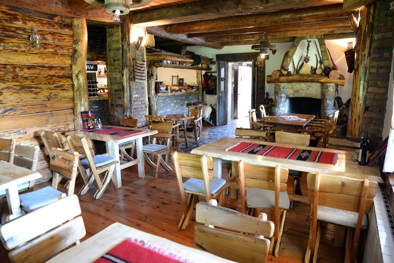 Motel Nacionalni Restoran Ognjiste Koruge Esterno foto