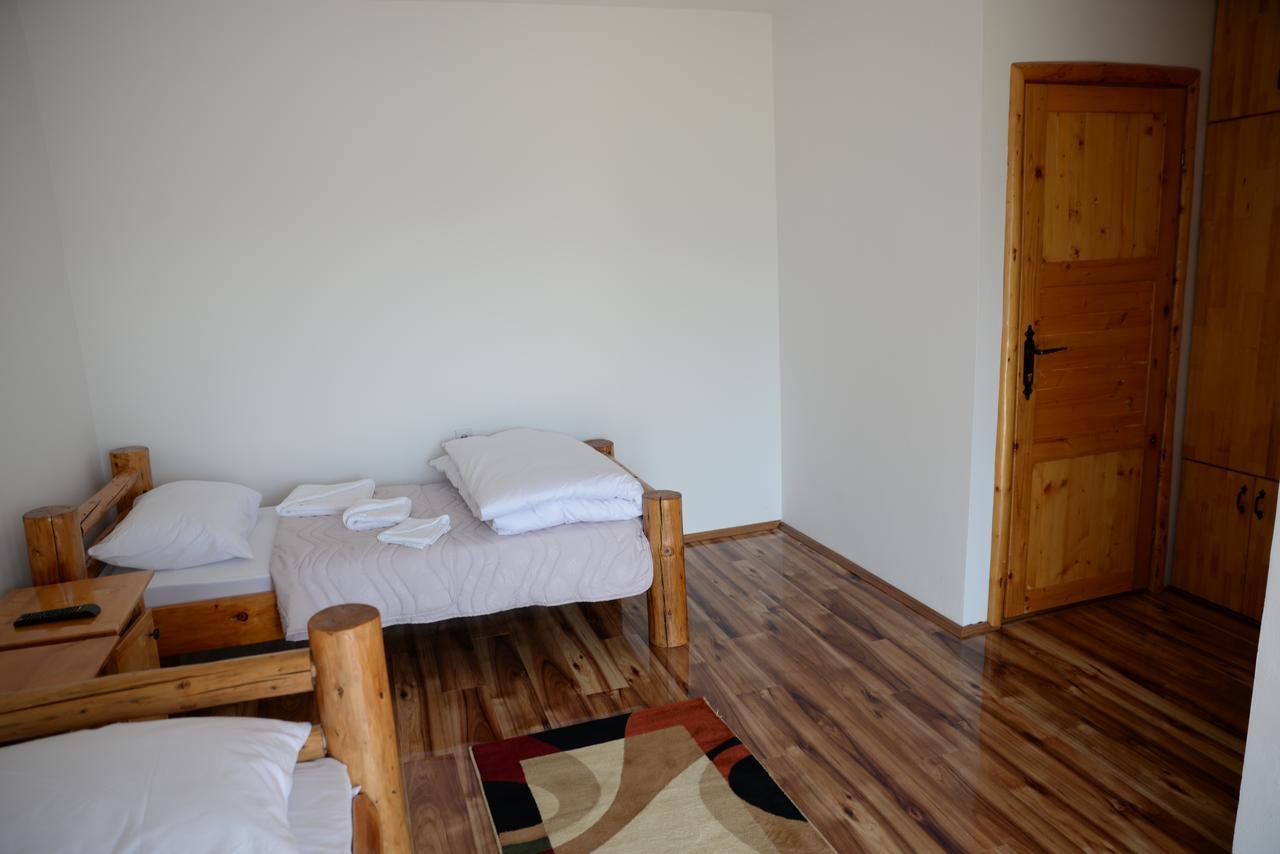 Motel Nacionalni Restoran Ognjiste Koruge Esterno foto